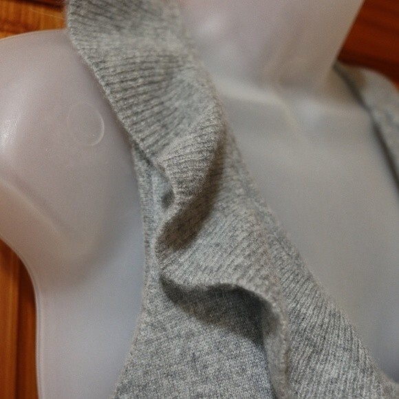 Ann Taylor Gray Cashmere Ruffle Sweater Tank LG - Picture 4 of 9